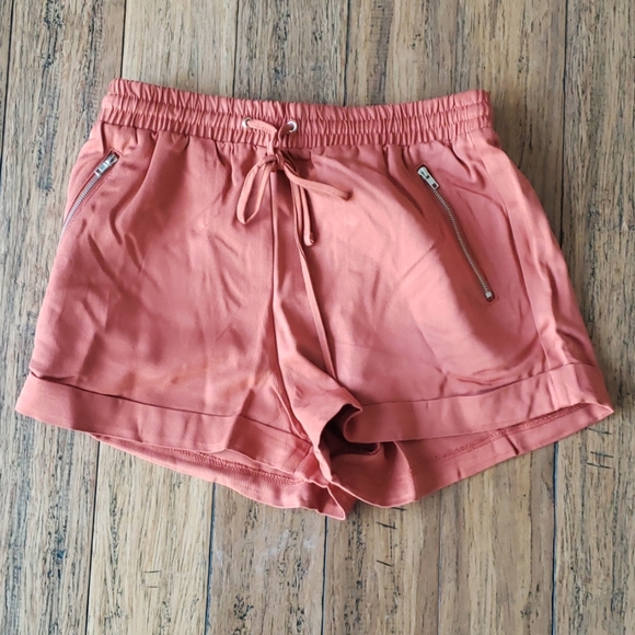 Cuffed Drawstring Shorts - Picture 2 of 7